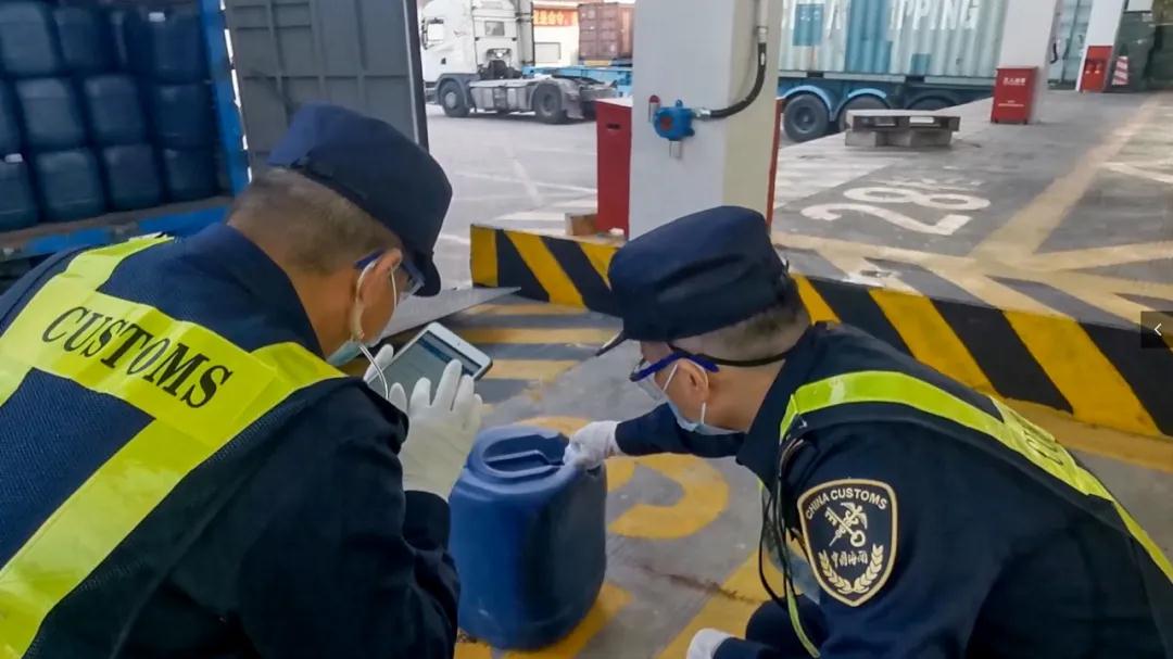 海关查获一批未报检天那水,共计11.61吨